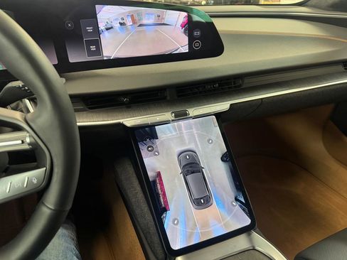 Used 2024 Lucid Air Touring image 17