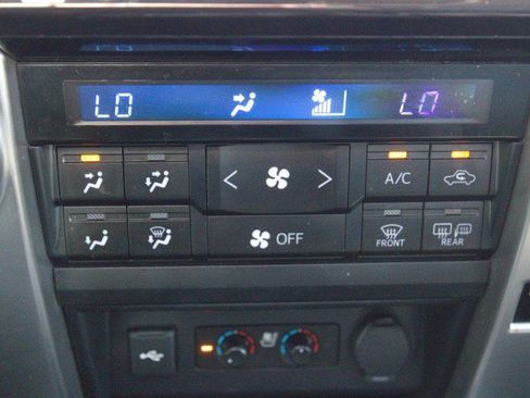 Used 2024 Toyota 4Runner Limited AWD/4WD image 26