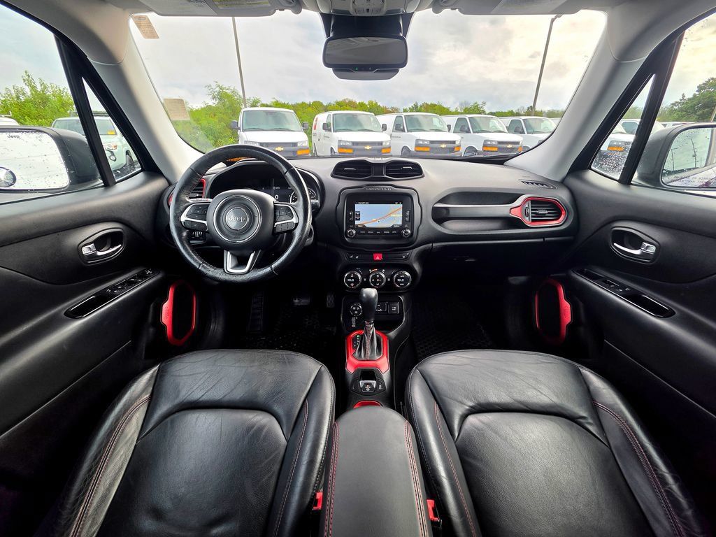 Used 2017 Jeep Renegade Trailhawk w/ Premium Trailhawk Package AWD/4WD image 12