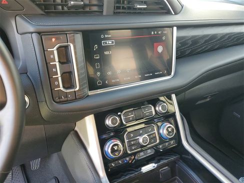 Used 2024 GMC Yukon XL Denali image 31