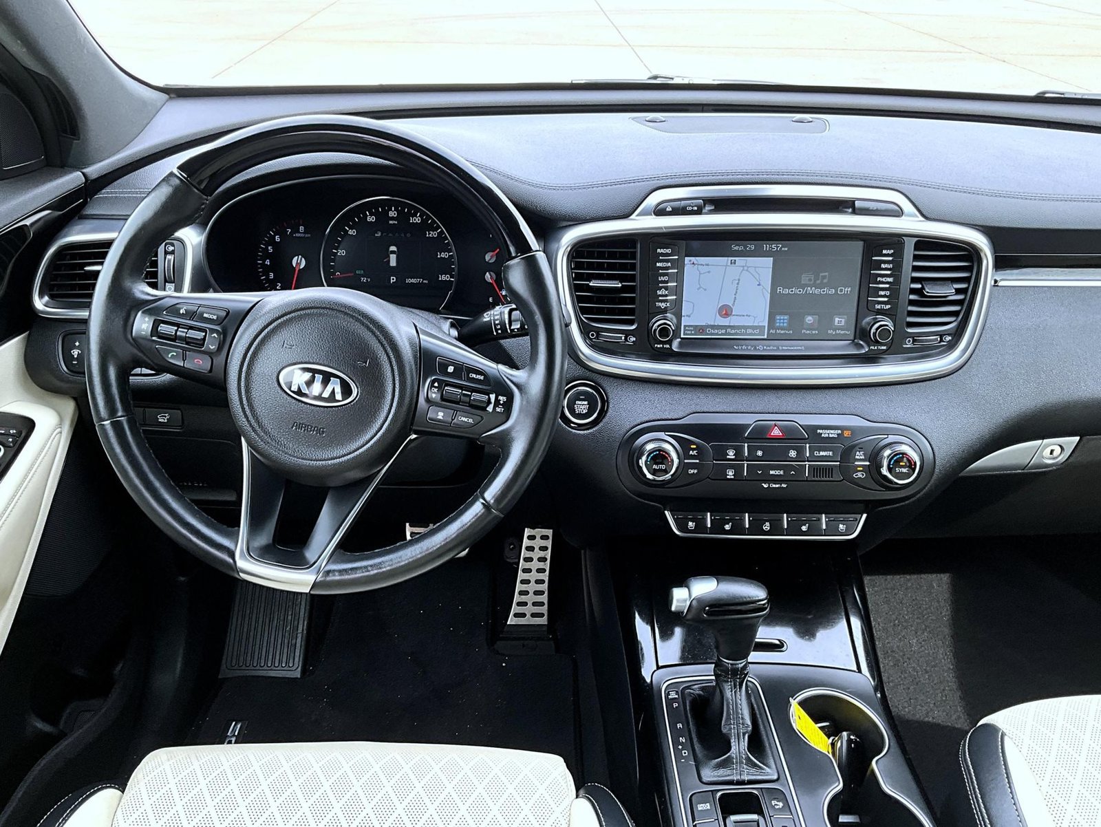 Used 2017 Kia Sorento SX AWD/4WD image 13