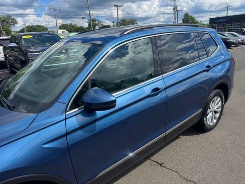 Used 2018 Volkswagen Tiguan SE w/ Panoramic Sunroof Package AWD/4WD image 9
