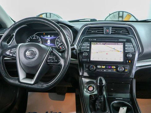 Used 2022 Nissan Maxima SV w/ Floor Mat Group FWD image 17