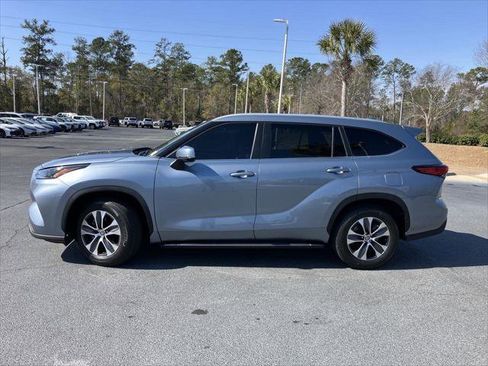 Certified 2023 Toyota Highlander XLE image 2