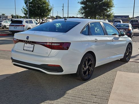 New 2026 Volkswagen Jetta SE image 3