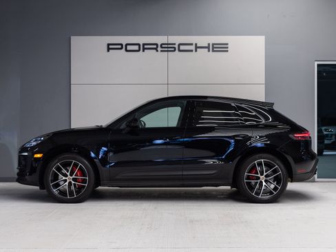 Certified 2023 Porsche Macan AWD/4WD image 2