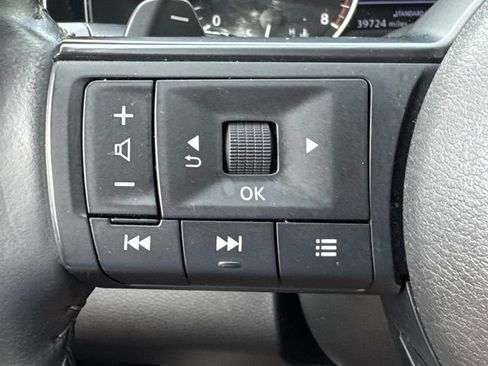 Used 2024 Nissan Pathfinder SV FWD image 26