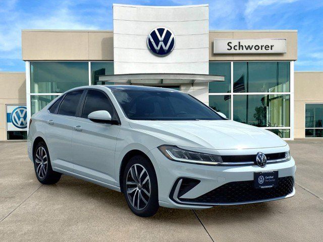 Certified 2025 Volkswagen Jetta SE w/ Sunroof Package FWD image 4