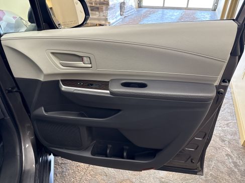 Used 2023 Toyota Sienna LE FWD image 29