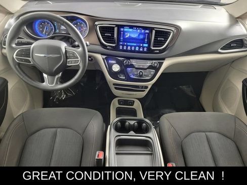 Used 2017 Chrysler Pacifica Touring Plus w/ Tire & Wheel Group FWD image 20