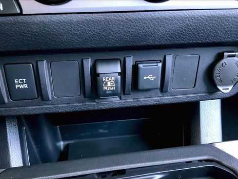 Used 2020 Toyota Tacoma SR5 image 36