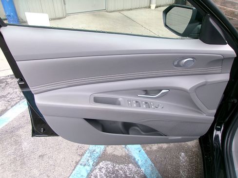 Used 2024 Hyundai Elantra SEL w/ Convenience Package image 15