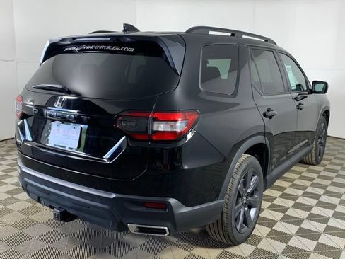 Used 2025 Honda Pilot Sport image 17