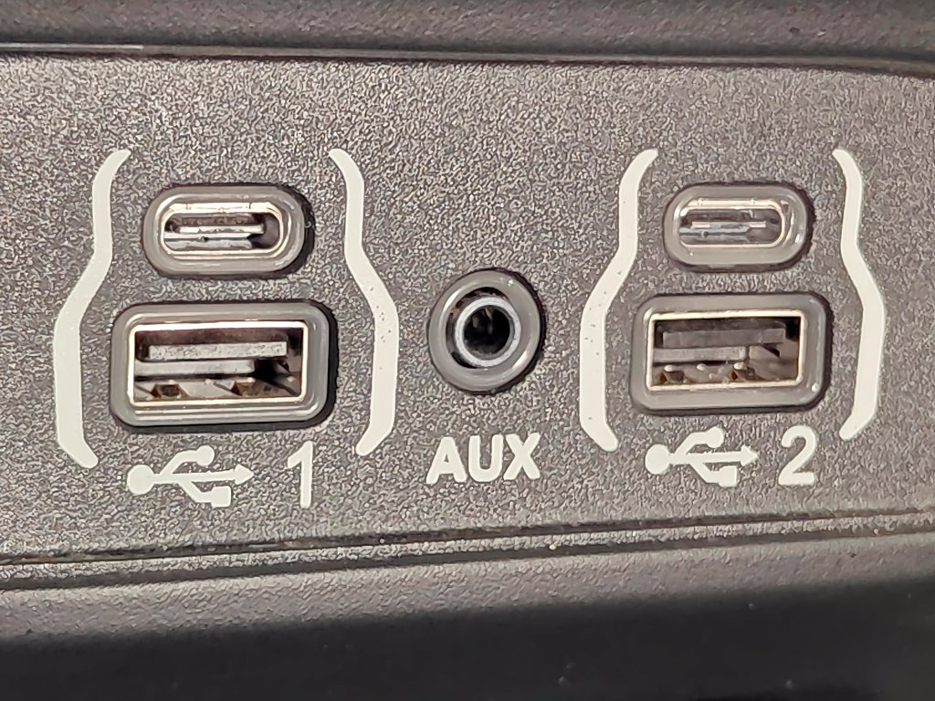 Used 2023 Chrysler Pacifica Touring FWD image 46