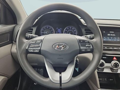 Used 2019 Hyundai Elantra SE FWD image 14