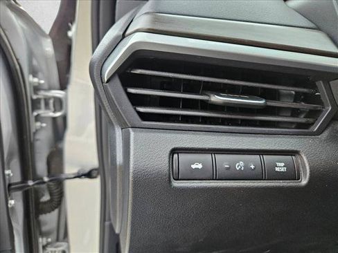 Used 2025 Nissan Altima 2.5 SV FWD image 24