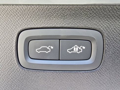 Used 2025 Volvo XC90 B5 Plus w/ Protection Package image 18