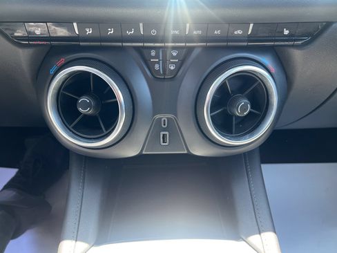Used 2019 Chevrolet Blazer LT FWD image 36