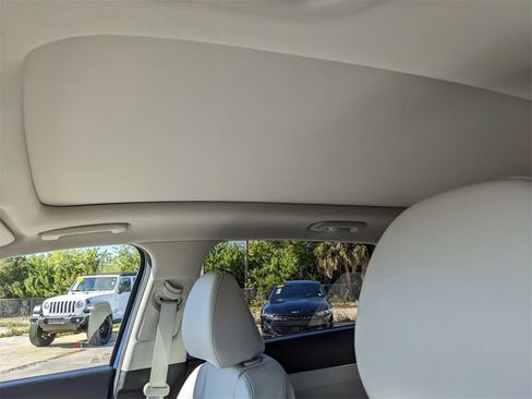 Certified 2024 Kia Sorento S w/ Panoramic Sunroof Package image 23