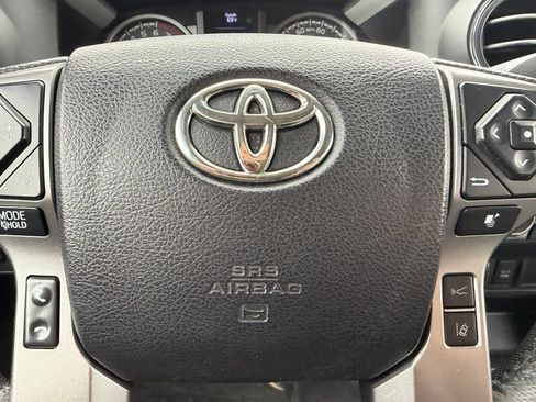 Used 2021 Toyota Tacoma TRD Sport AWD/4WD image 33