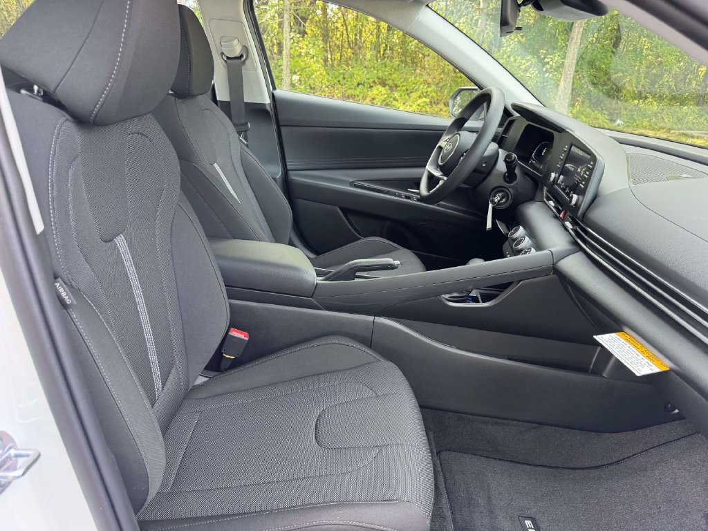New 2026 Hyundai Elantra SE FWD image 9