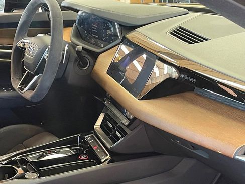 Used 2023 Audi e-tron GT Premium Plus image 23