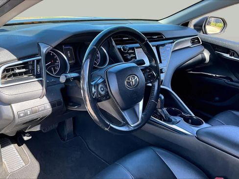 Used 2018 Toyota Camry SE FWD image 17
