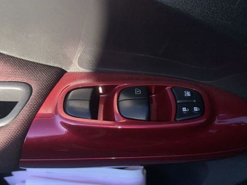 Used 2015 Nissan Juke SV image 17