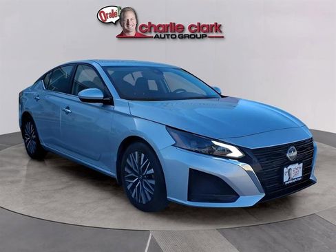 Used 2023 Nissan Altima 2.5 SV image 7