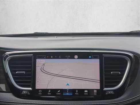 Used 2022 Chrysler Pacifica Limited image 12