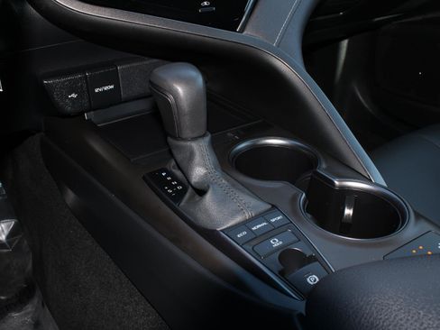 Used 2024 Toyota Camry SE w/ Cold Weather Package image 13