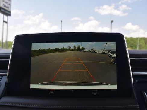 Used 2024 GMC Yukon XL SLT RWD image 19