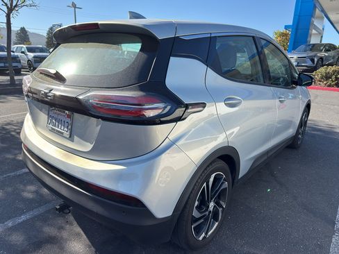 Used 2023 Chevrolet Bolt LT w/ Infotainment Package FWD image 4