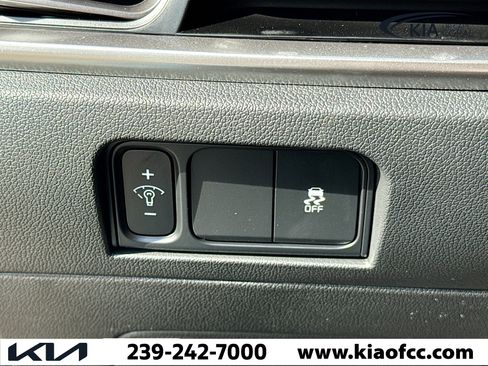 New 2026 Kia Sorento LX FWD image 32