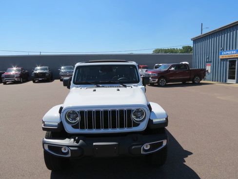 Used 2025 Jeep Wrangler Unlimited Sahara w/ Safety Group AWD/4WD image 3