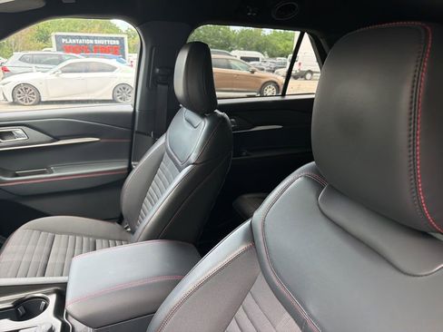 Used 2025 Ford Explorer ST-Line image 10