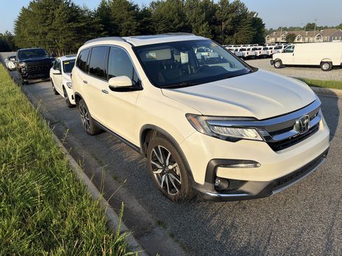 Used 2019 Honda Pilot Touring image 2