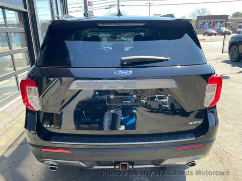 Used 2021 Ford Explorer XLT w/ XLT Sport Appearance Package image 7
