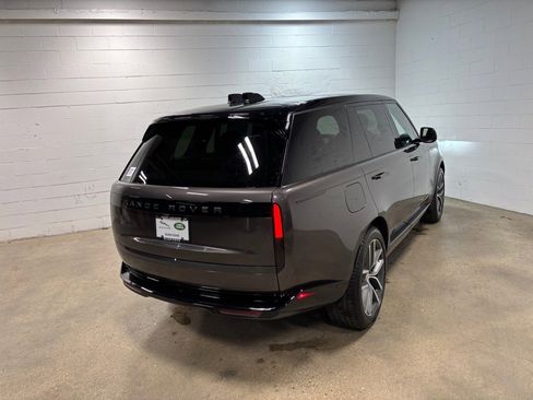 New 2025 Land Rover Range Rover Long Wheelbase SE image 7