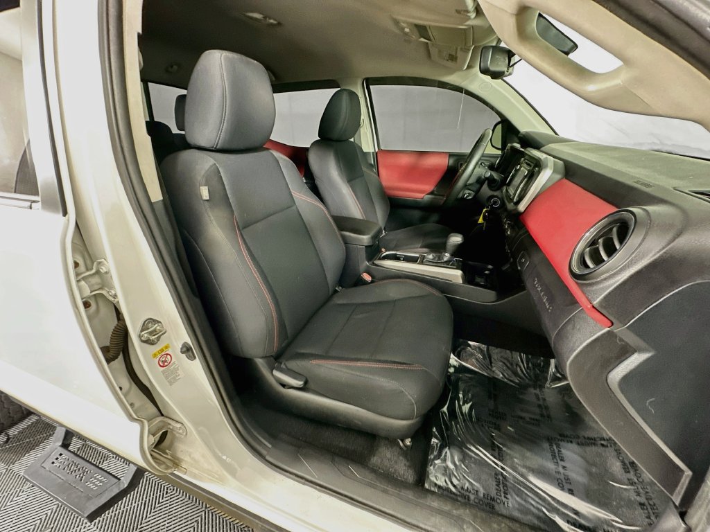 Used 2019 Toyota Tacoma SR5 AWD/4WD image 30