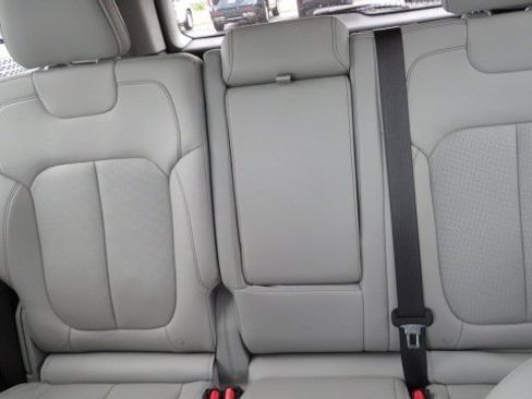 Used 2022 Jeep Grand Cherokee Overland image 8