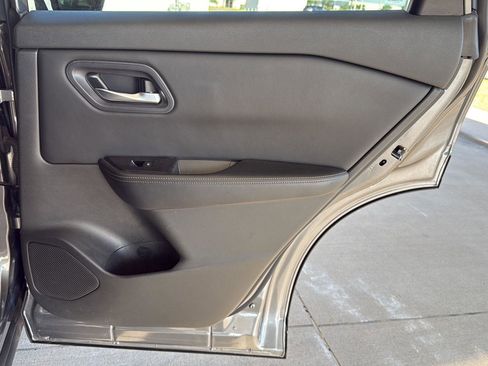 Used 2024 Nissan Rogue SV FWD image 38