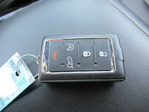 Used 2023 Jeep Grand Cherokee L Limited w/ Luxury Tech Group II RWD image 31