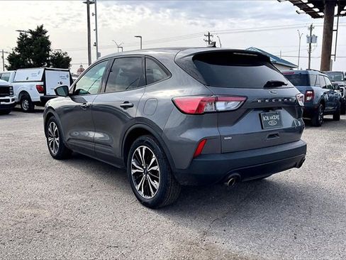 Used 2021 Ford Escape SE w/ SE Sport Appearance Package image 3