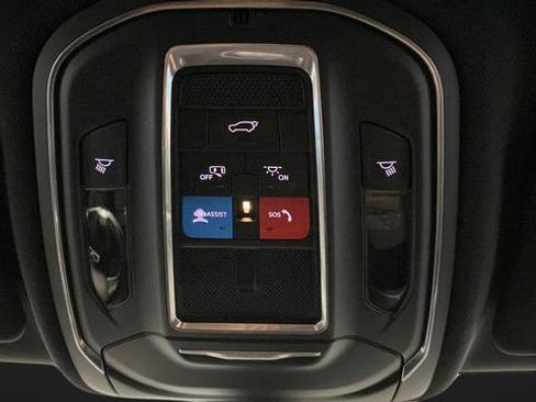 Used 2025 Jeep Grand Cherokee Laredo w/ Luxury Tech Group I AWD/4WD image 33