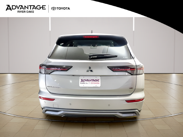 Used 2025 Mitsubishi Outlander SE AWD/4WD image 4