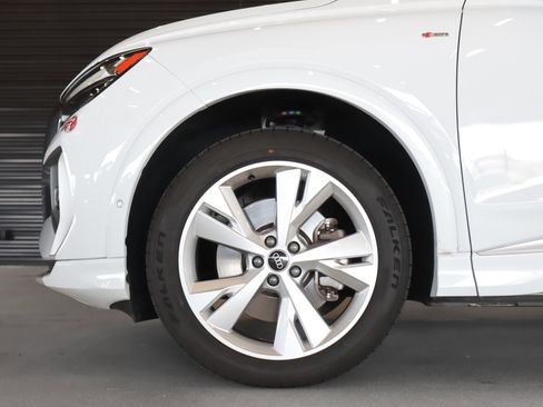 Certified 2023 Audi Q4 e-tron Premium Plus AWD/4WD image 3