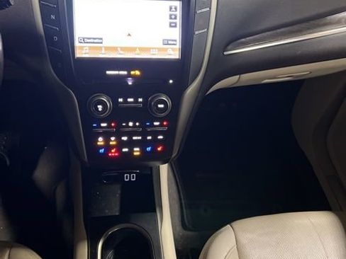 Used 2019 Lincoln MKC Reserve w/ MKC Climate Package AWD/4WD image 16