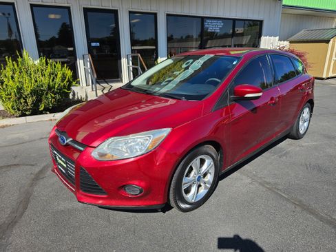 Used 2013 Ford Focus SE FWD image 2