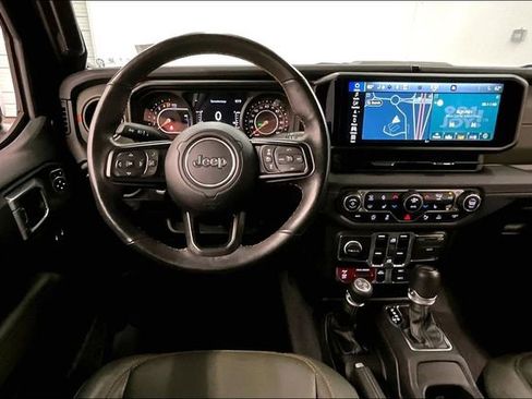 Used 2024 Jeep Gladiator Mojave AWD/4WD image 6
